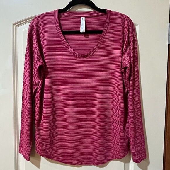 ATHLETA Cloudlight Stratus Top Dragonfruit Stripe Women’s Size Small - Picture 4 of 7